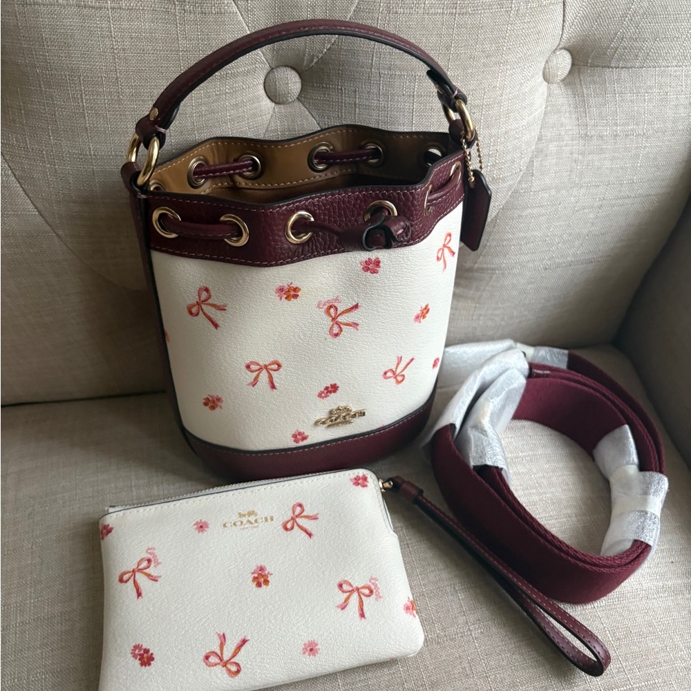 Coach Dempsey Drawstring Bucket Bag 15 With Bow Print In Chalk Wine & wristlet - Picture 3 of 6